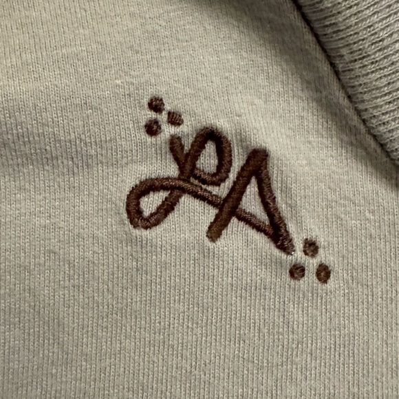 VANS - Short Sleeve Crop Keyhole Crop-top - Picture 10 of 11